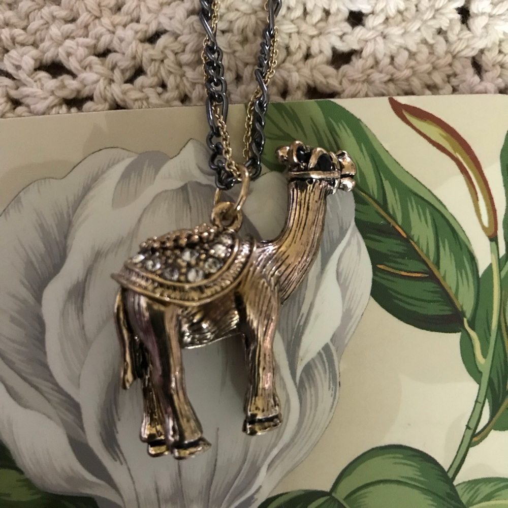 🐪 Camel Necklace